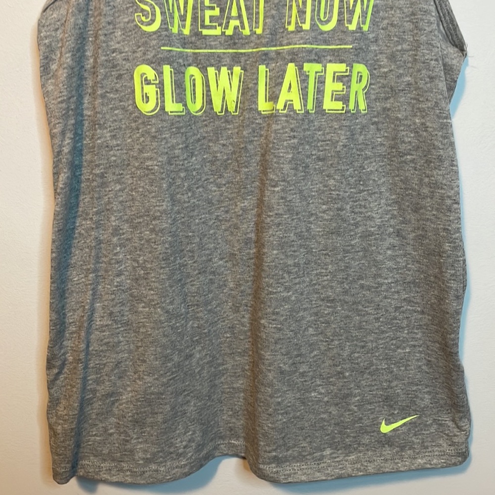 ⭐️ FINAL The Nike Tee Tank Top Size Medium - Picture 3 of 6